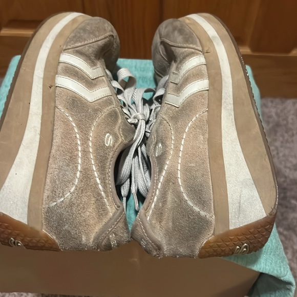 Sketchers from something else size 5.5 US wedge tan upper leather - Picture 9 of 13